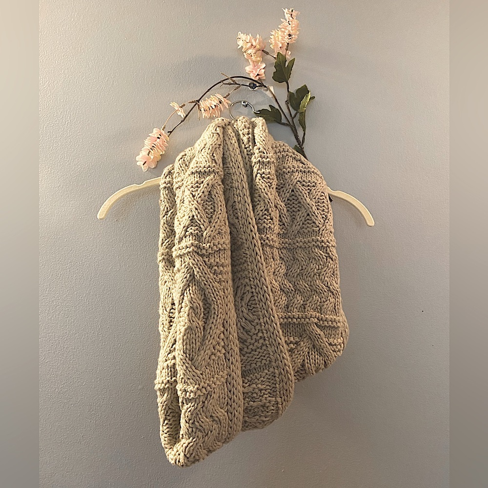 Winter scarf | Infinity scarf | Cream scarf